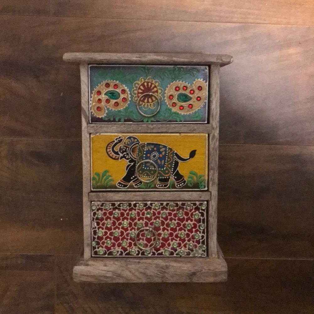Jewelry box